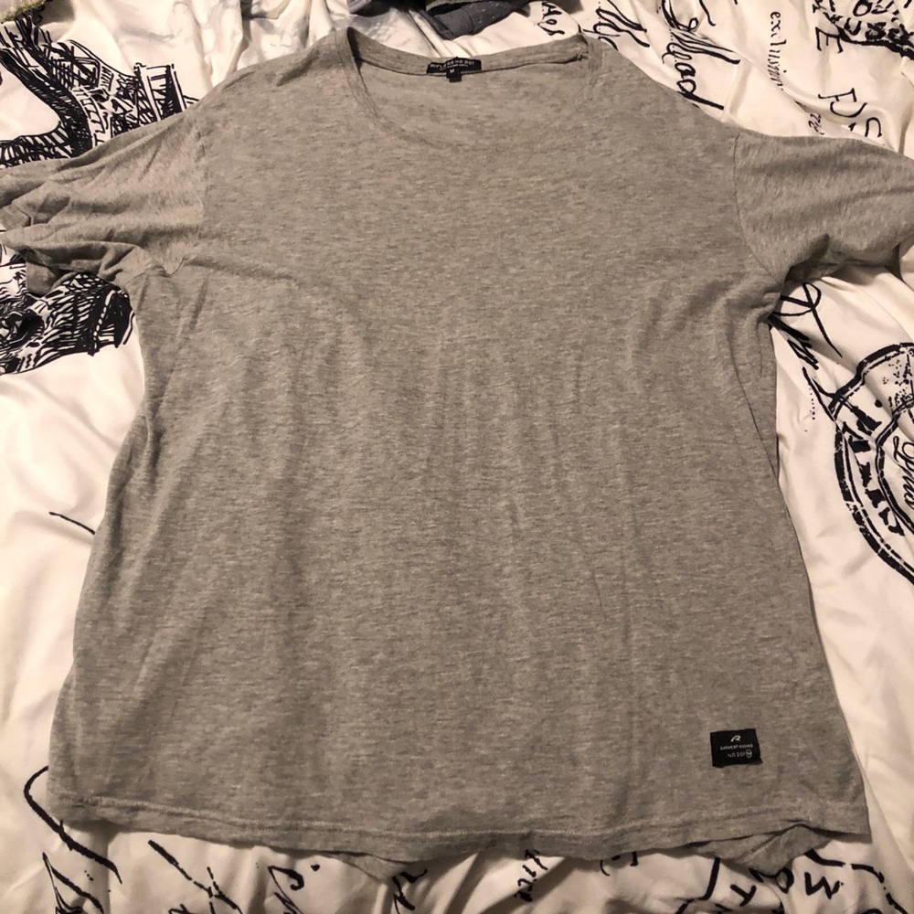 grey t-shirt